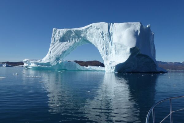 Im Qooroq Eisfjord bei Narsarsuaq in Südgrönland gibt es viele große Eisberge.