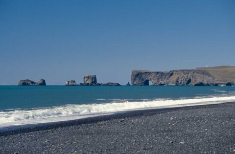 Der schwarze Strand zwischen Reynisdrangar und Dyrholaey gehört zu den schönsten Stränden der Welt