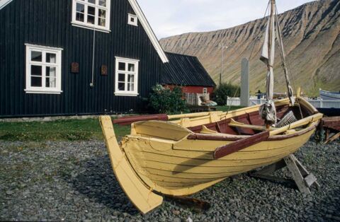 Ehemalige Fischerboote im Museum in Isafjördur, Westfjorde Islands